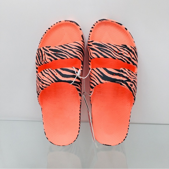 Freedom Moses - Zebra / Capri - Double Band Slides Women’ Size 5/6 - Picture 4 of 9